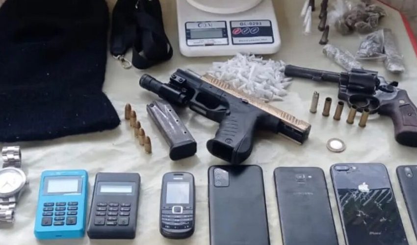  Dois homens são mortos durante confronto com PMs em operação no bairro de Nova Brasília