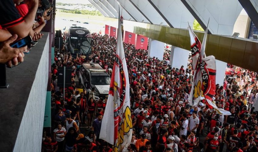  Organizada do Vitória programa festa no aeroporto de Salvador em embarque do Vitória; saiba detalhes
