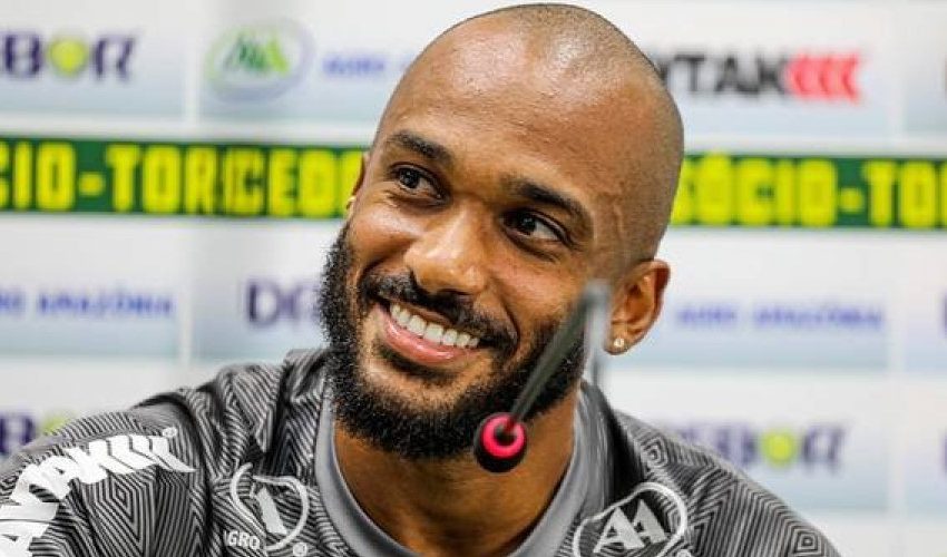  Vitória fecha acordo com Patric Calmon, ex-Cuiabá, para reforçar lateral-esquerda