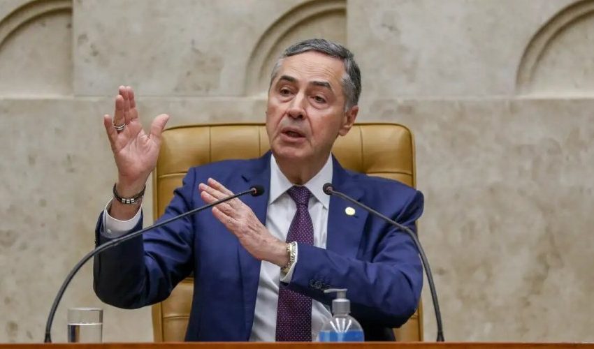  “Jamais esqueceremos”, diz Barroso em sessão solene por 8 de janeiro