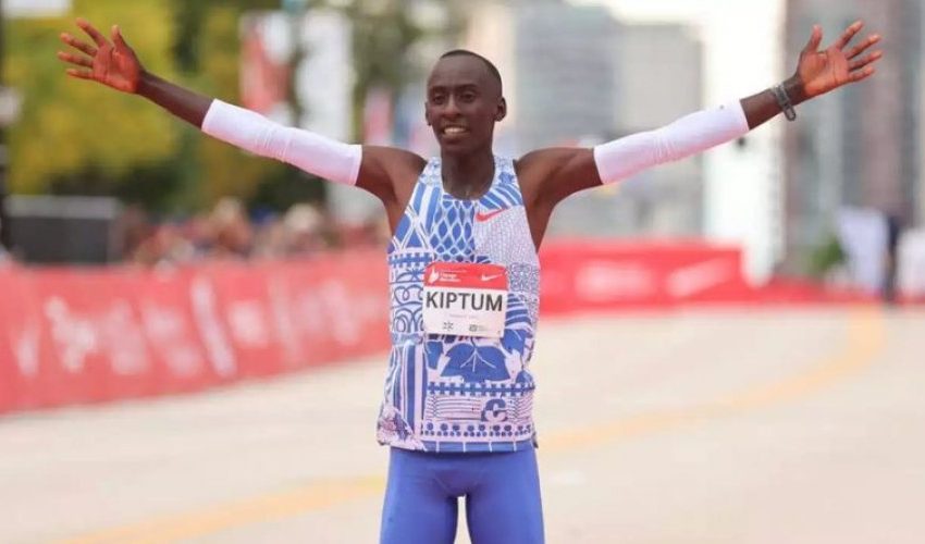  Atleta recordista mundial de 24 anos morre após acidente de carro