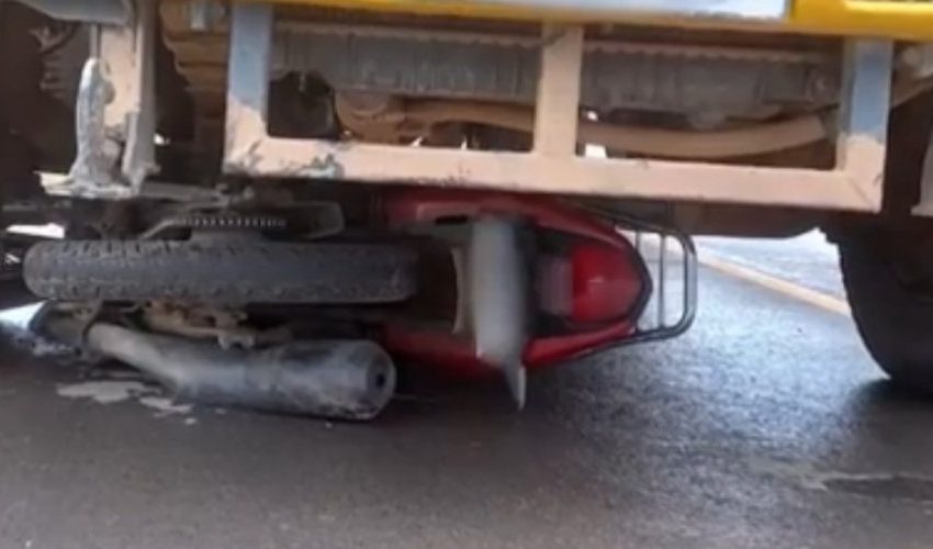  Motociclista morre após bater com ônibus escolar em rodovia da BA
