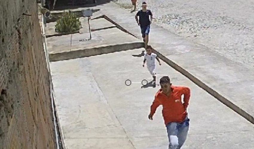  Criança assiste pai ser morto a facadas por atual companheiro da mãe no interior da BA