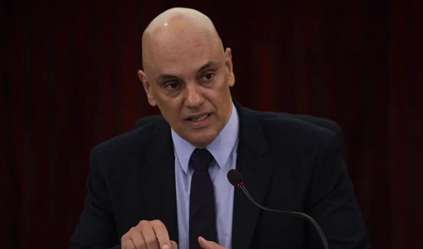  Moraes nega pedido de devolução de passaporte para Bolsonaro