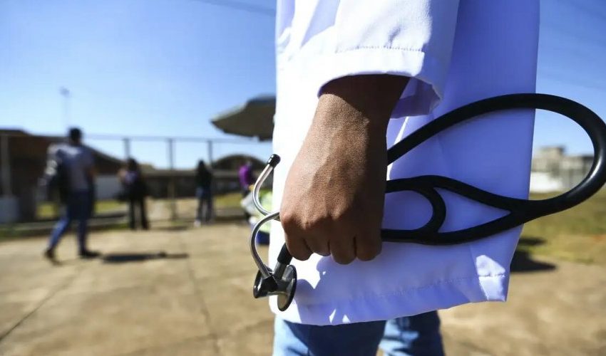  MEC notifica universidades que têm cursos de medicina sem autorização