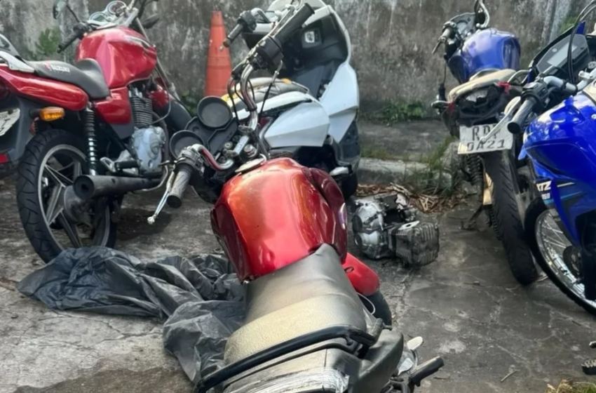  PM desarticula desmanche de veículos em Pernambués após rastreador de moto roubada indicar localização