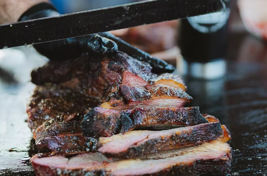  Festival une churrasco e samba no Rio Vermelho