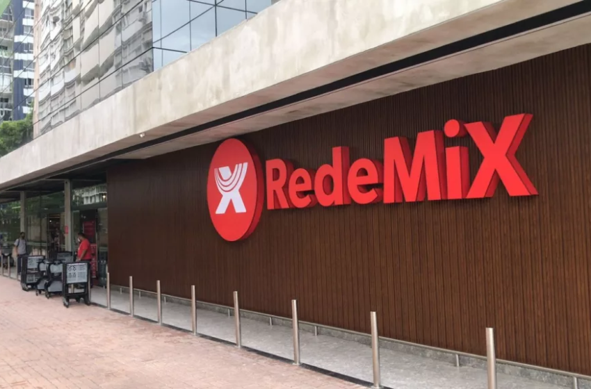  Incêndio atinge supermercado RedeMix no Corredor da Vitória