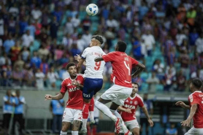  Bahia sai na frente, mas Internacional reage e arranca empate na estreia da Libertadores